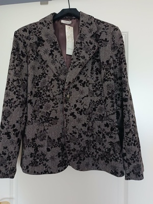Elbląg Nowa, nieużywana marynarka damska firmy Intown, rozmiar 48.Zakupiona w Szwecji za około 400 zł.
80% polyester,