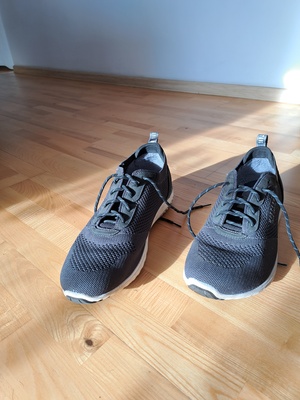 Elbląg BUTY MĘSKIE MUSTANG 
Lekkie i wygodne sneakersy w sportowym stylu:
– oddychająca siateczkowa cholewka, 
–