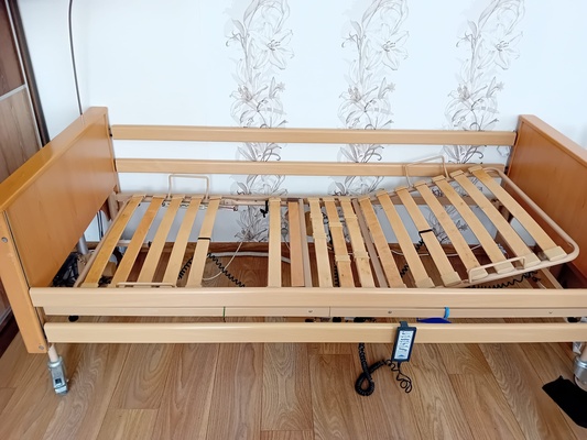 Elbląg Sprzedam sprzęt rehabilitacyjny:
- łóżko elektryczne rehabilitacyjne( bez materaca) = 1200 zł
- wózek