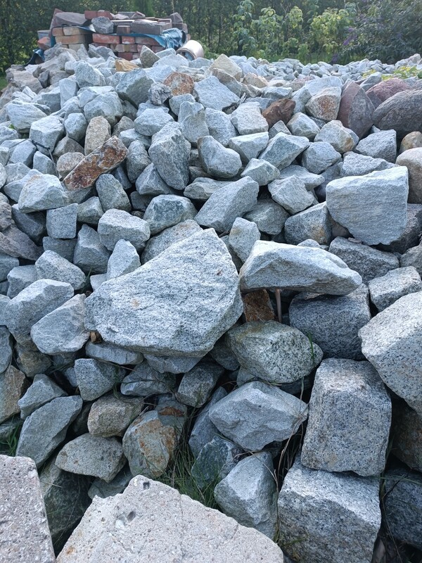 Elbląg Kamień granitowy szaro biały wieksza ilość kilkanaście ton ale też mniejsza ilość frakcja od 5-20 cm na murki