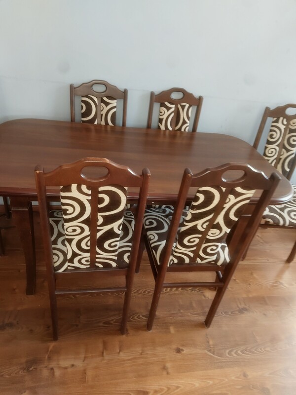 Elbląg Sprzedam
Drewniany stół + 6 krzeseł
Stół ma wymiary 150x80
Po rozłożeniu 200x80
Solidna konstrukcja zapewni