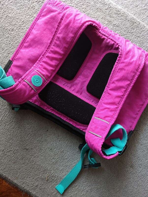 Elbląg Sprzedam dziewczęcy usztywniany plecak marki Kipling. Stan bardzo dobry, do odświeżenia małe zabrudzenia w