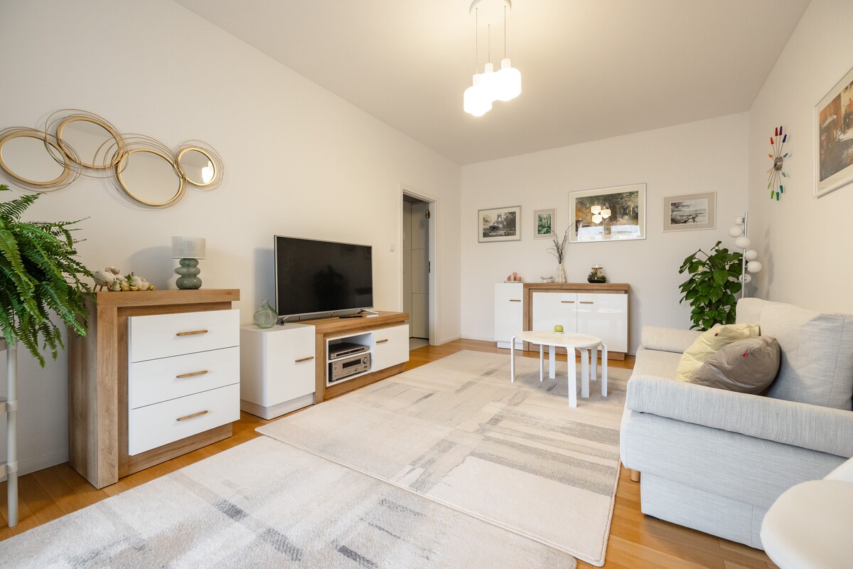 Elbląg Sprzedam mieszkanie 2 pokojowe, 53,77 m2 na osiedlu przy ul. Łęczyckiej. Gotowe do zamieszkania.