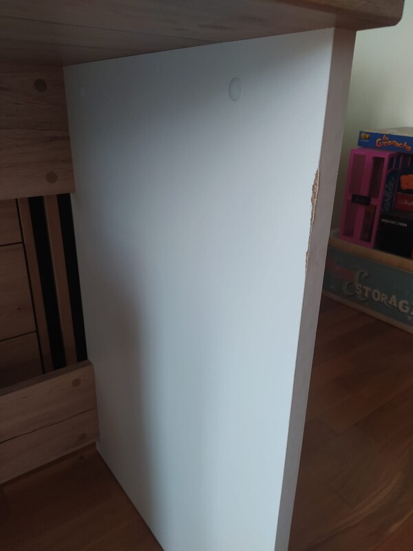 Elbląg Sprzedam biurko używane, drobne ślady użytkowania widoczne na zdjęciach. Biurko z kolekcji Meble Wójcik.