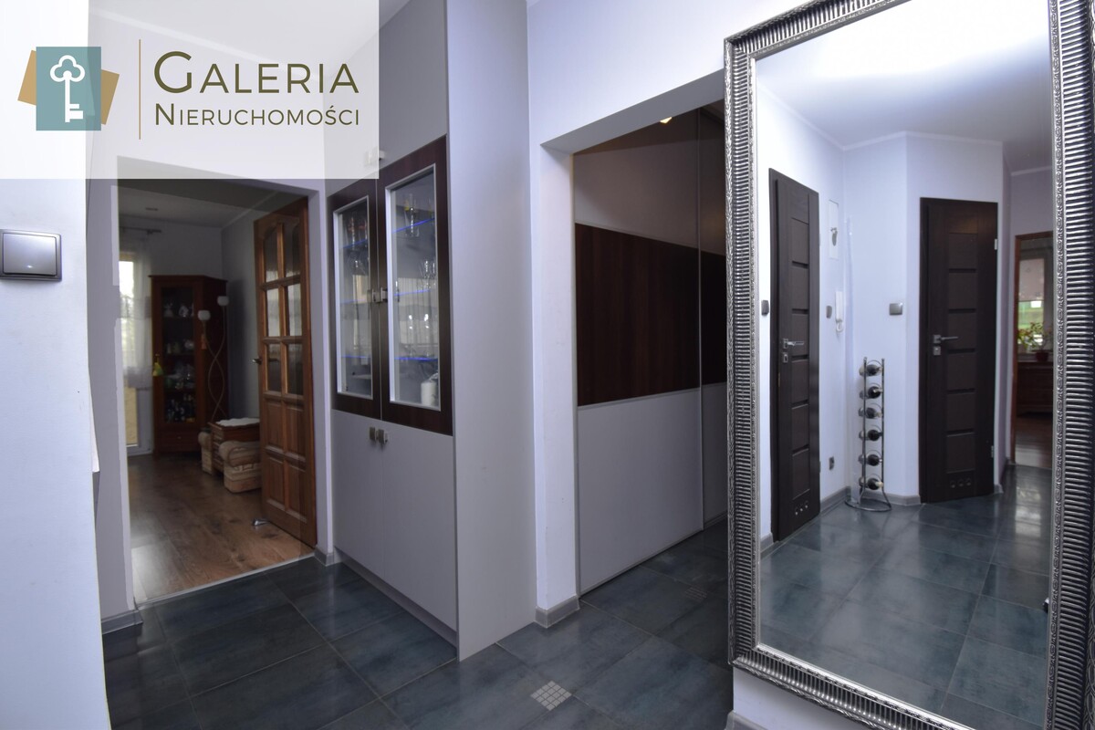 Elbląg GALERIA NIERUCHOMOŚCIZ pasji i miłości do nieruchomościNa sprzedaż: Trzy pokoje, parter, balkon, Nad
