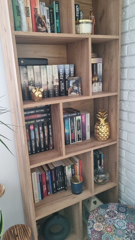 Elbląg Sprzedam meble, kolor złoty dąb kraft, czarne uchwyty:
2 komody szer. 60 cm.
szafka rtv 140 cm.
regał 70 cm.