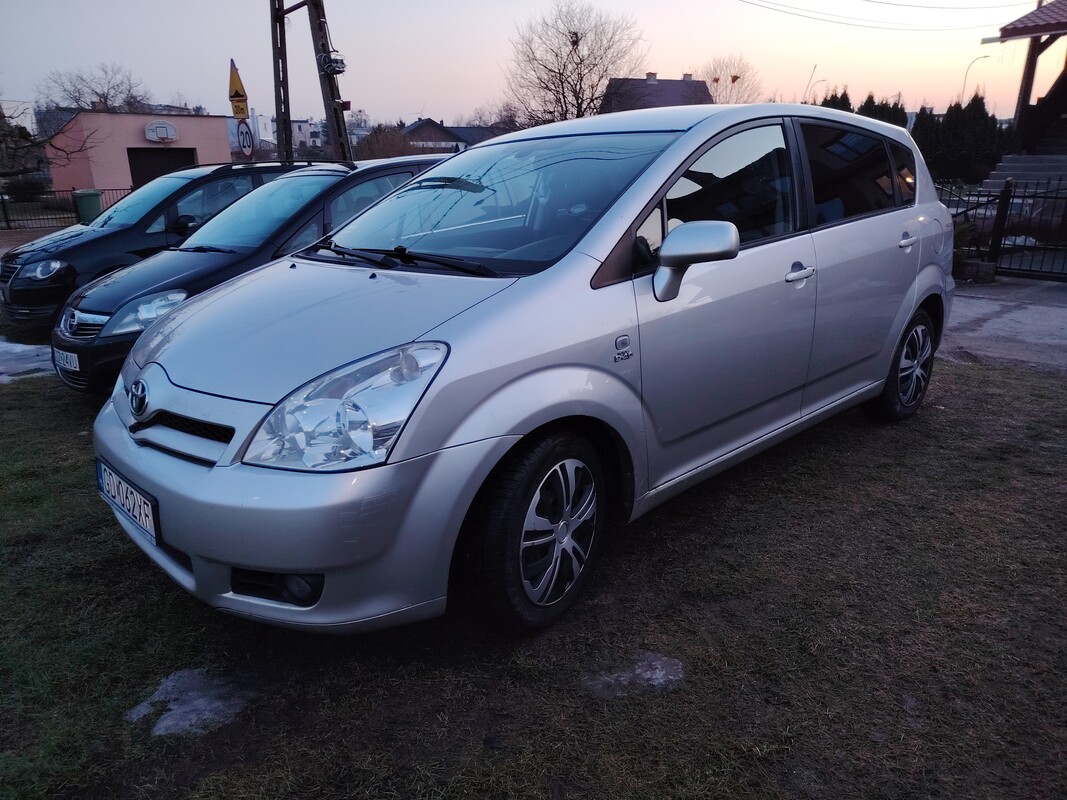 Elbląg Na sprzedaz Toyota Corolla Verso 7 osobowa z niezawodnym silnikiem 2.0 D4D diesel.
Auto przestronne, wygodne i