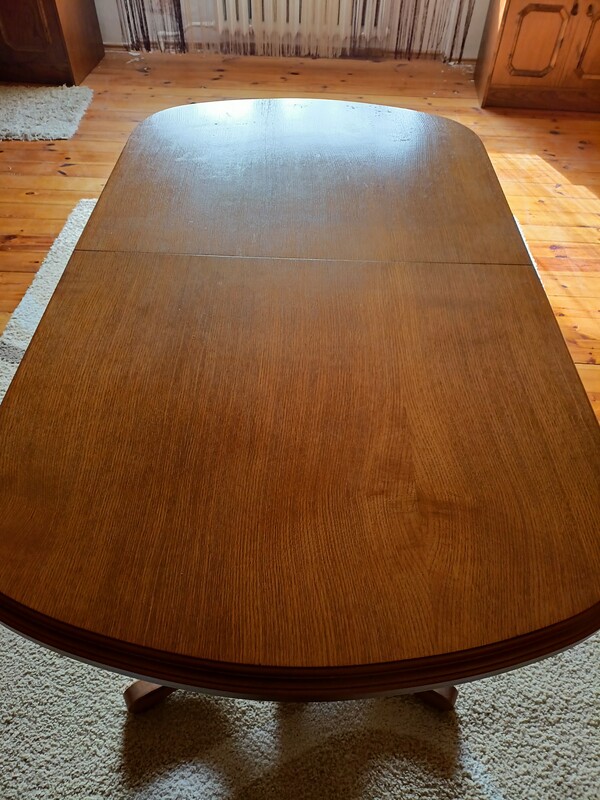 Elbląg Sprzedam stół rozkładany z 6 krzesłami wszystko w bardzo dobrym stanie. Wymiary stołu to 180/86 a po rozłożeniu