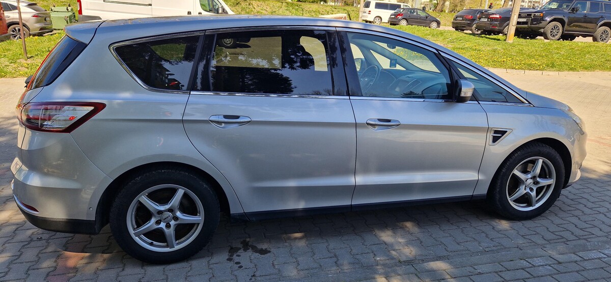 Elbląg SPRZEDAM FORD S-MAXRok produkcji: 2016Przebieg: 218 tys. Silnik: 2.0 150KM DieselSkrzynia biegów: