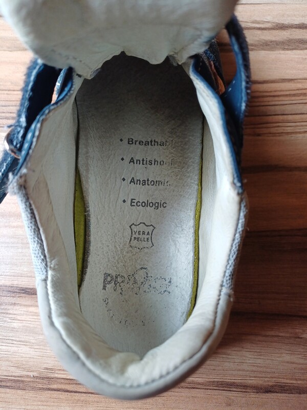 Elbląg Buty sportowe sneakersy PRIMIGI rozmiar 29 długość wkładki 18 cm 18.5 cm skórzane wkładki i środek