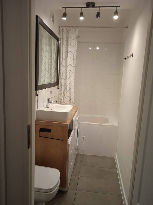 Elbląg Do wynajęcia kawalerka o pow. 35m. Mieszkanie położone na parterze w 4-piętrowym budynku przy ul. Robotniczej