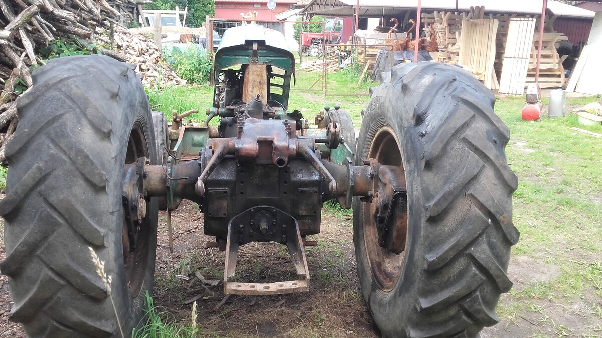 Elbląg witam posiadam do sprzedania zetora 3011 majora zetor jest do kapitalnego remontu brak góry silnika wał sie