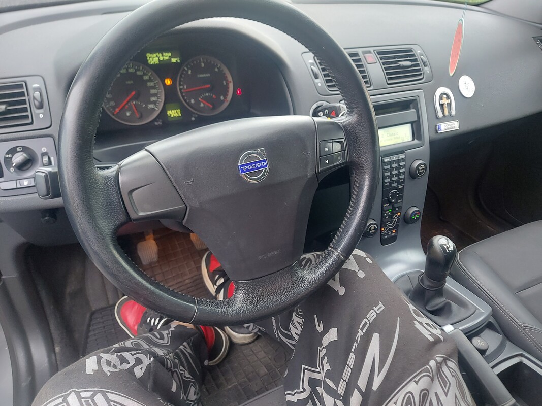 Elbląg Sprzedam Volvo v50 1.6d działająca klimatyzacja, cztery elektryczne szyby i lusterka 2 komplety kluczyków