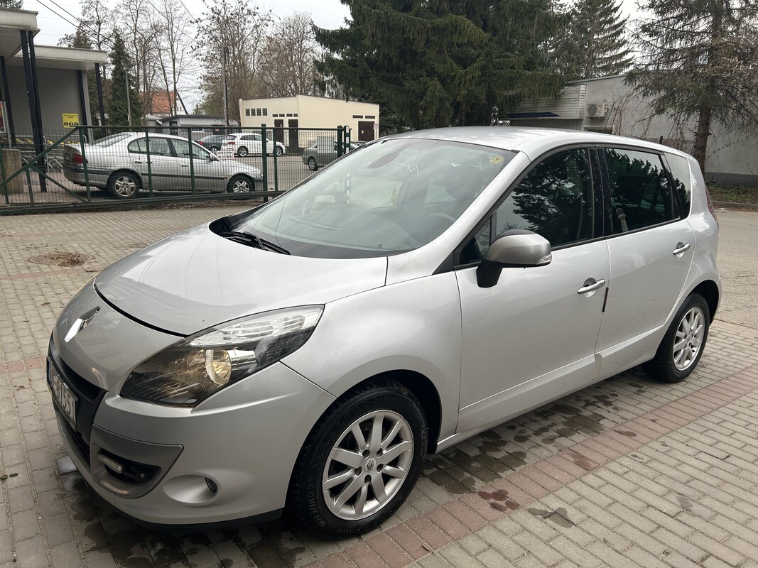 Elbląg RENAULT SCENIC – Praktyczny SUV z 2010 roku, idealny dla rodzin i osób ceniących przestrzeń oraz komfort