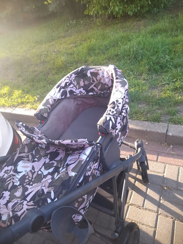 Elbląg Witam, sprzedam wozek dziecięcy Flavio Bebetto. W zestawie znajduje się gondola oraz spacerówka a także