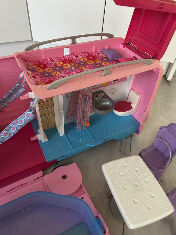 Elbląg Na sprzedaż camper Barbie.
To co widoczne na zdjęciach. Stan również widoczny na zdjęciach.