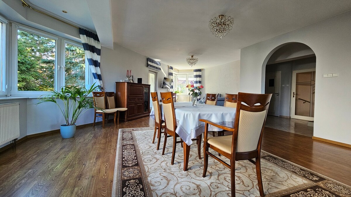 Elbląg BIURO NIERUCHOMOŚCISZULC& SZULCPowierzchnia domu: 320 m2Powierzchnia działki: 472 m2Dom w Elblągu przy ul.