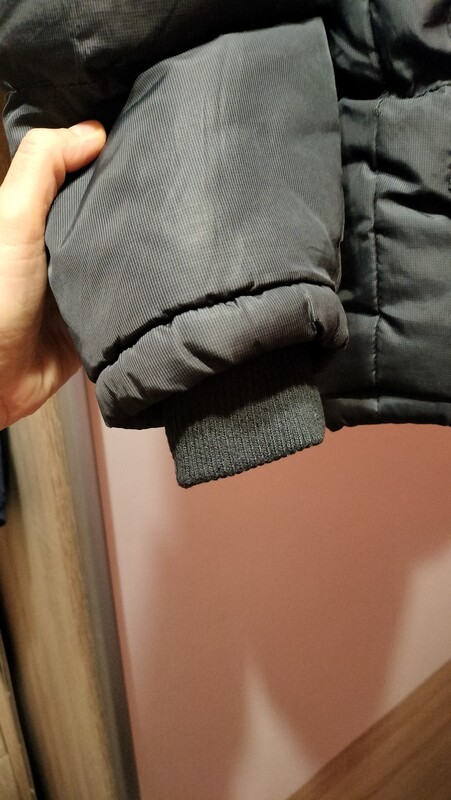 Elbląg Sprzedam kurtkę zimową ocieplaną futerkiem z odpinanym kapturem. Rozmiar 152.Stan bardzo dobry. Po jednym