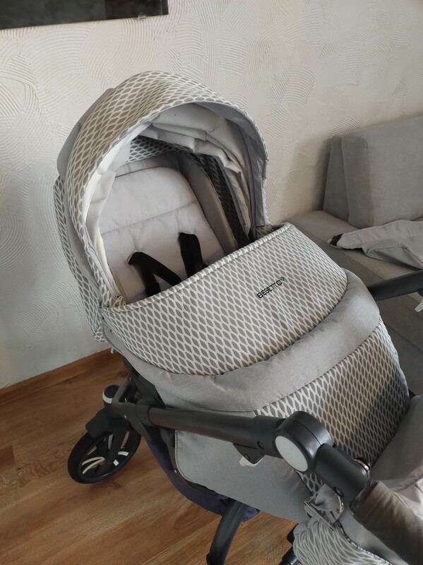 Elbląg Sprzedam wózek 3 w 1.
Cały zestaw jest czysty, opony są pompowane.
Kolor pasuje dla chłopców i dziewczynek.