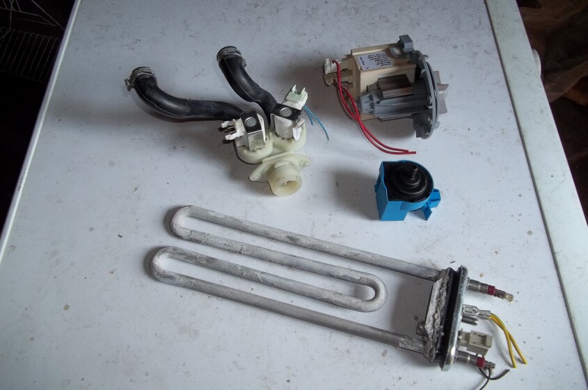 Elbląg Sprzedam części pralki Ariston Margherita2000 i Elektrolux mod. EWT 1062 TDW typ TLP 131351 panel sterowania,