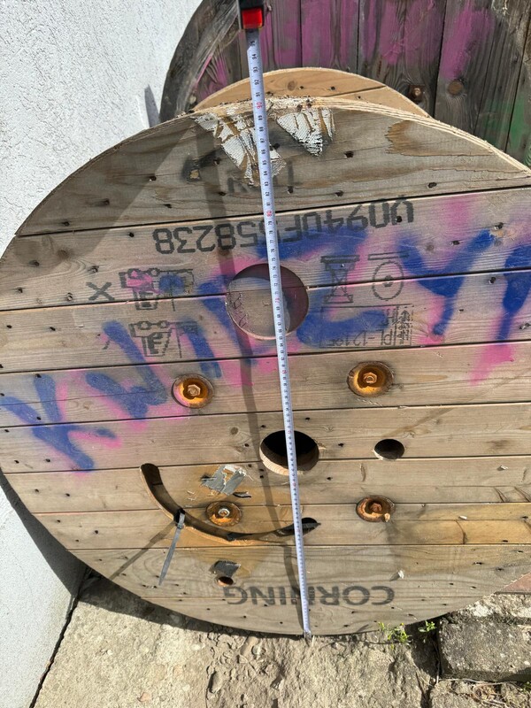 Elbląg Witam. Posiadam na sprzedaż bębny drewniane/szpule kablowe w bardzo dobrym stanie. Idealne na stolik działkowy,