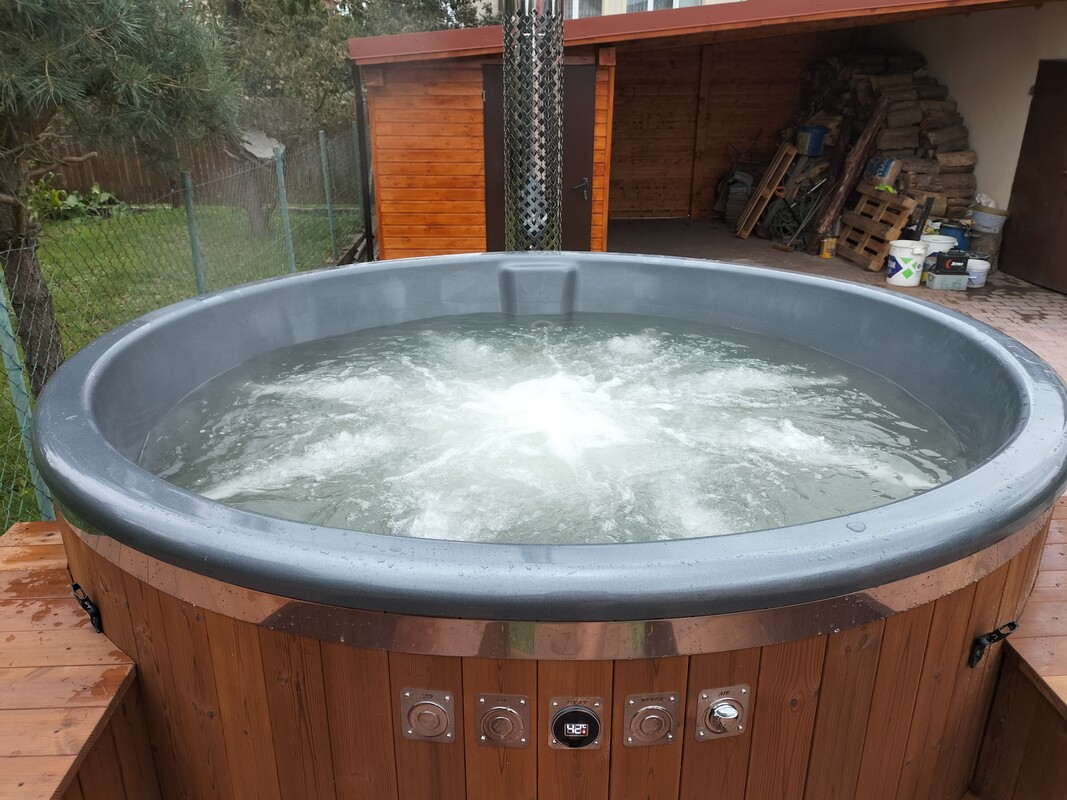 Elbląg 🌿 Wynajem Balii Mobilnej – Idealna na Imprezy i Romantyczne Wieczory! 🌿