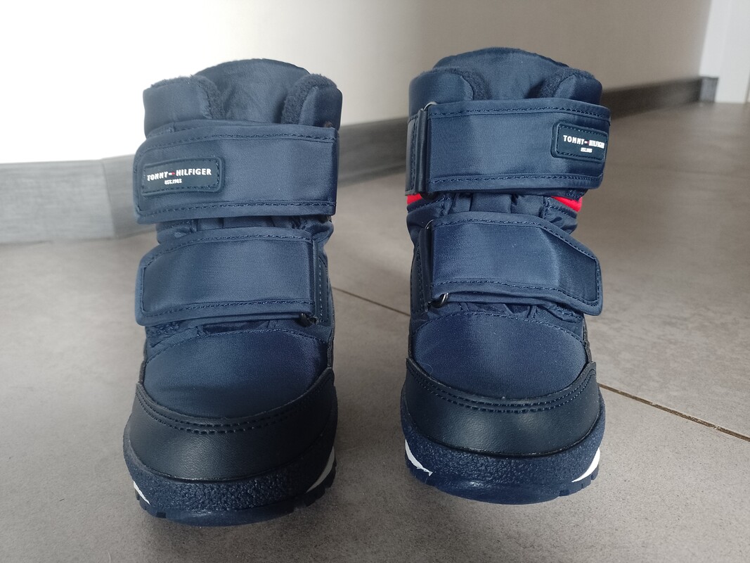 Elbląg Sprzedam buty dla dziecka Tommy Hilfiger kupione na Zalando.
Buty Nowe w opakowaniu nie chodzone. Numer