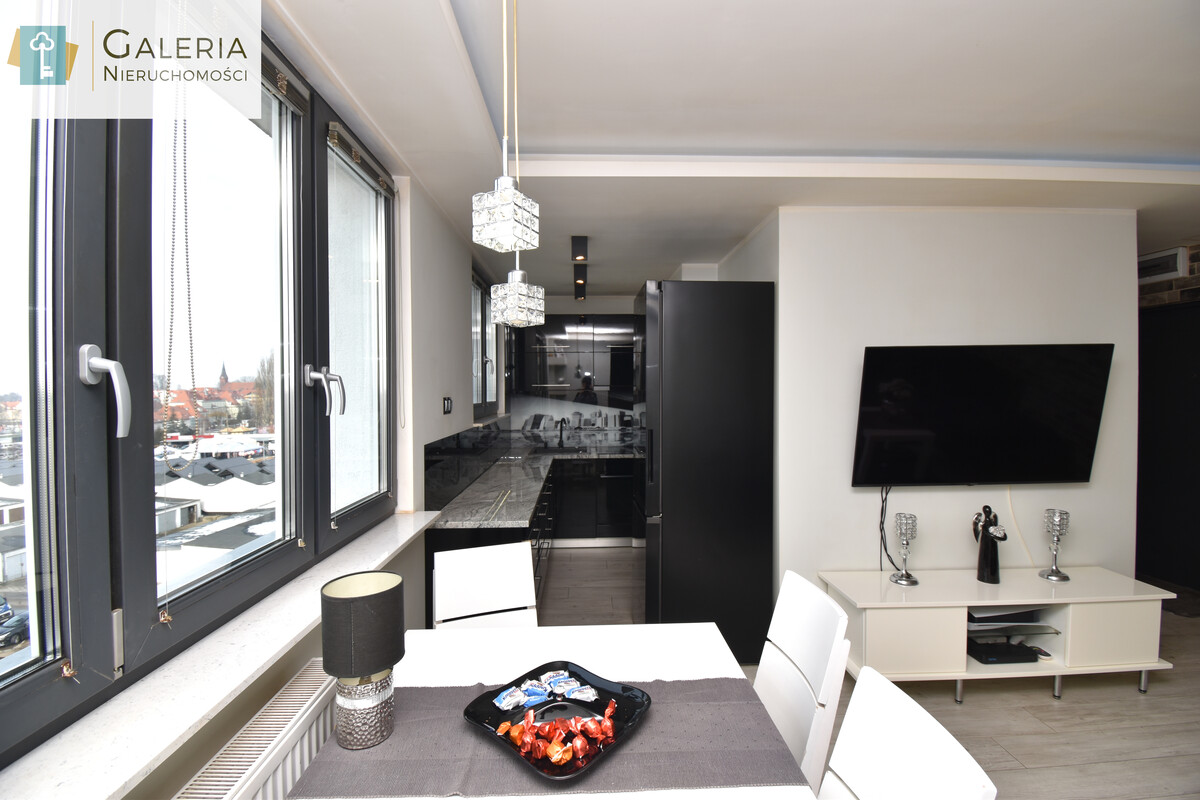 Elbląg GALERIA NIERUCHOMOŚCIZ pasji i miłości do nieruchomościNa sprzedaż: 2 pokoje przy rynkuul. Płk