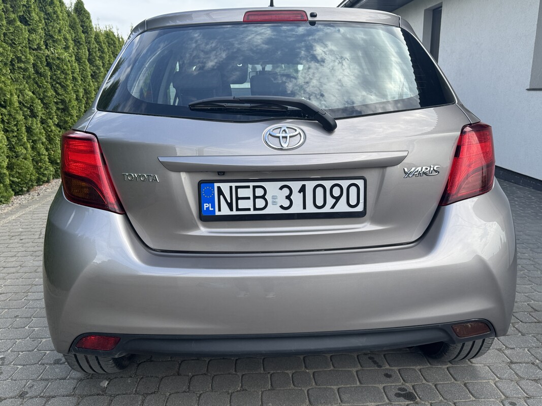 Elbląg Toyota Yaris 1.33 99 KM rok 2014 - Polski salon