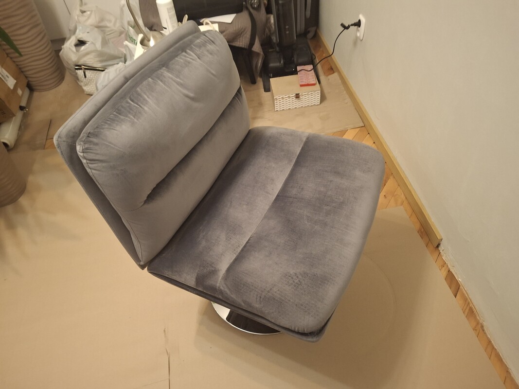 Elbląg Sprzedam krzesło obrotowe, kolor szary, materiał plusz - aksamit, krzesło cały czas było przykryte pokrowcem