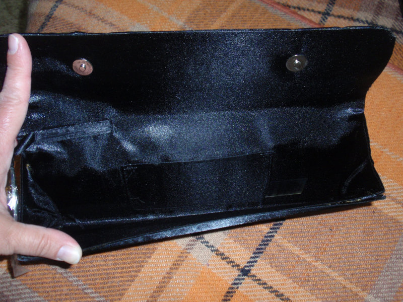 Elbląg Sprzedam torebkę wizytową, kopertówkę z ozdobną bransoletką, kolorze czarnym. Ładnie odszyta, bransoletka