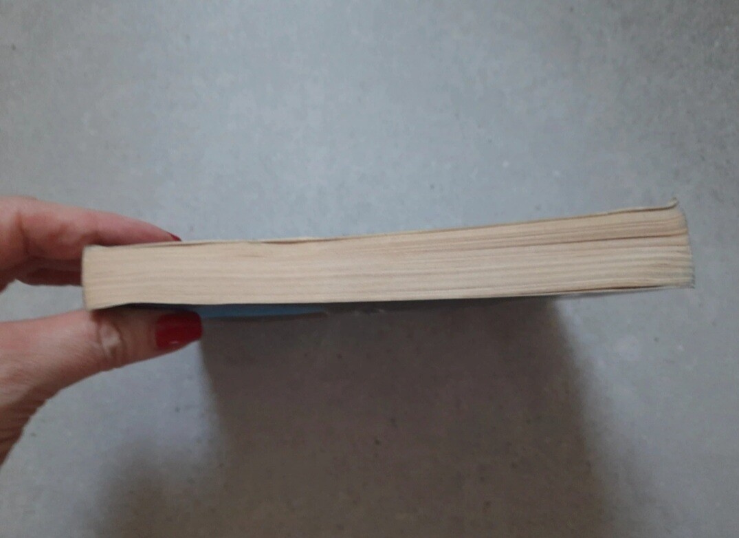 Elbląg Ten obcy - Irena Jurgielewiczowa.
Lektura w klasie 6-8.
Stan bdb, widocznh na zdjęciach.
Zwykle ślady