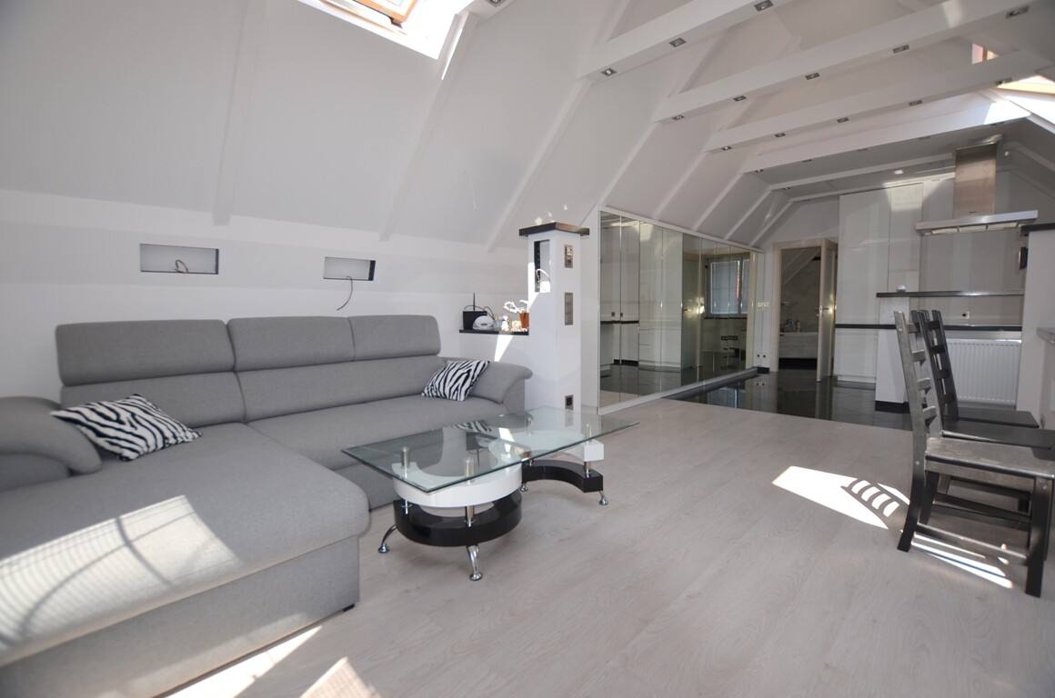 Elbląg 💎 Wynajmę Ekskluzywne Studio-Loft na Starówce (55 m²) + Balkon – Pełne Wyposażenie i