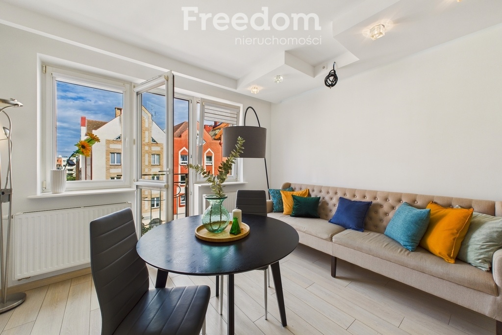 Elbląg FREEDOM NIERUCHOMOŚCIWynajmę mieszkanie - Elbląg, Stary Rynek. Na pierwszym poziomie znajduje się