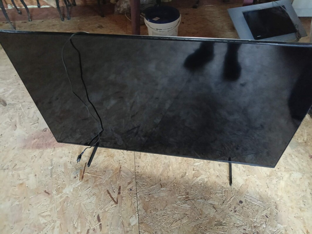 Elbląg Sprzedam TV 50cali firmy samsung. TV używany ponad rok, posiadam go od nowości. TV stoi na stopkach. Z tyłu są