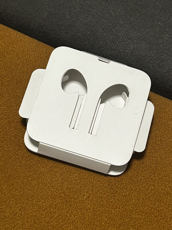 Elbląg Sprzedam słuchawki Apple EarPods Lighting, leżały cały czas w szafce i bardzo mało używane
płatność: przelew na