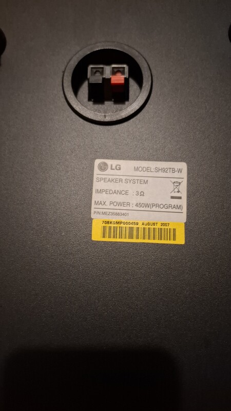 Elbląg Sprzedam zestaw KINA DOMOWEGO marki LG HT902TB-D0.Posiadam cały zestaw ( 5 głośników, subwoofer, DVD + pilot ).