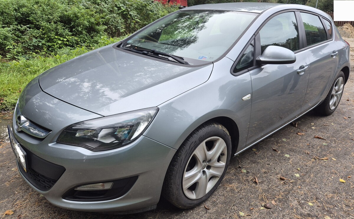 Elbląg Opel Astra J 1,6 benzyna, 2013,pierwszy właściciel, serwisowany, tempomat, czujniki parkowania, bezwypadkowy.