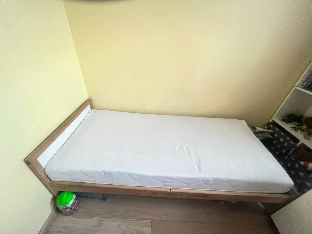 Elbląg Sprzedam łóżko dziecięce wraz z materacem wysokiej jakości (na sprężynach kieszeniowych). Odbiór osobisty w