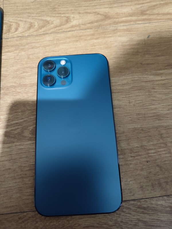 Elbląg Sprzedam iPhona 12 pro max 64 GB. Kondycja baterii to 85 procent. Telefon od nowości noszony w etui nigdy nie