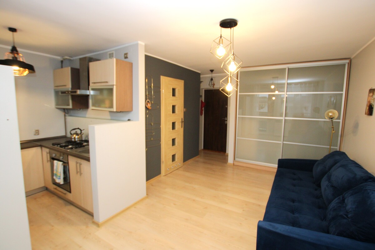 Elbląg NIERUCHOMOŚCI ANNA KRASZEWSKA Umeblowana kawalerka do wynajęcia w centrum miasta ul.12 Lutego