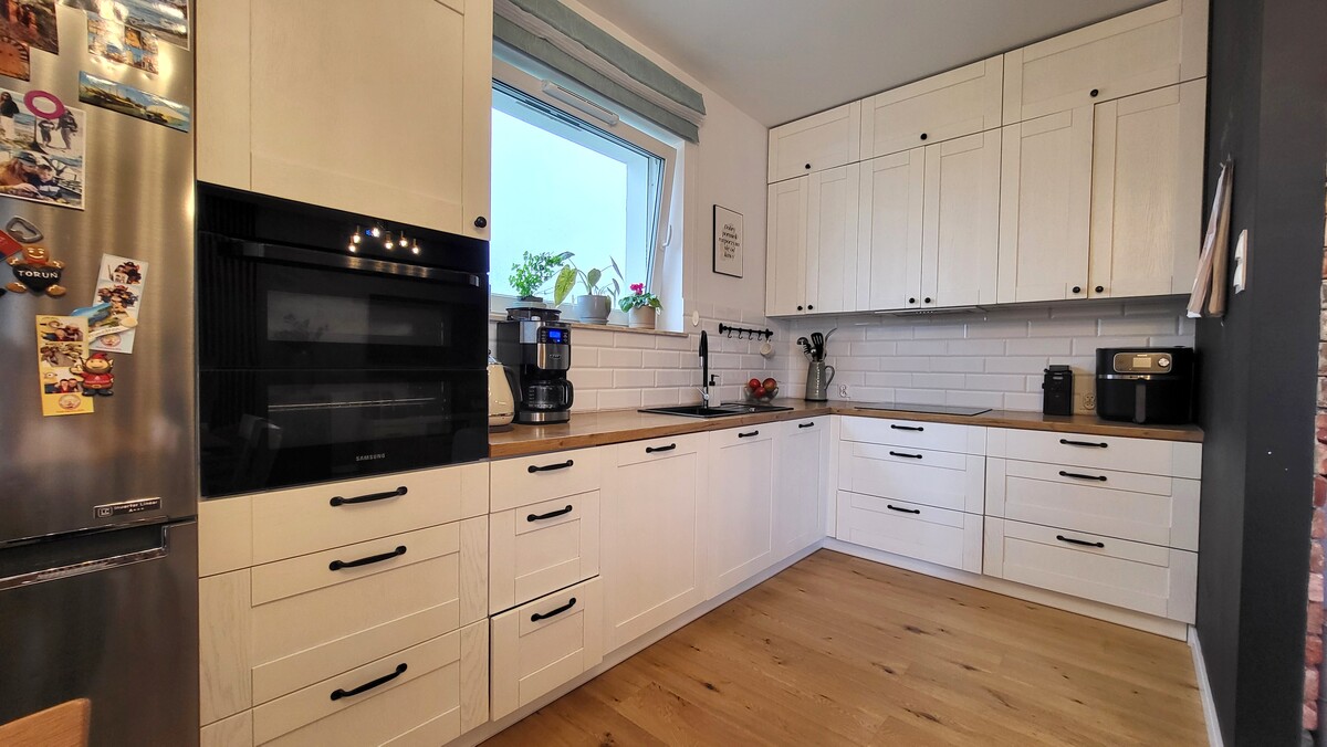 Elbląg KWADRAT NIERUCHOMOŚCI3 pokojebudynek z 2020 r. III piętro - windaduży balkonmedia z miastagaraż podziemny