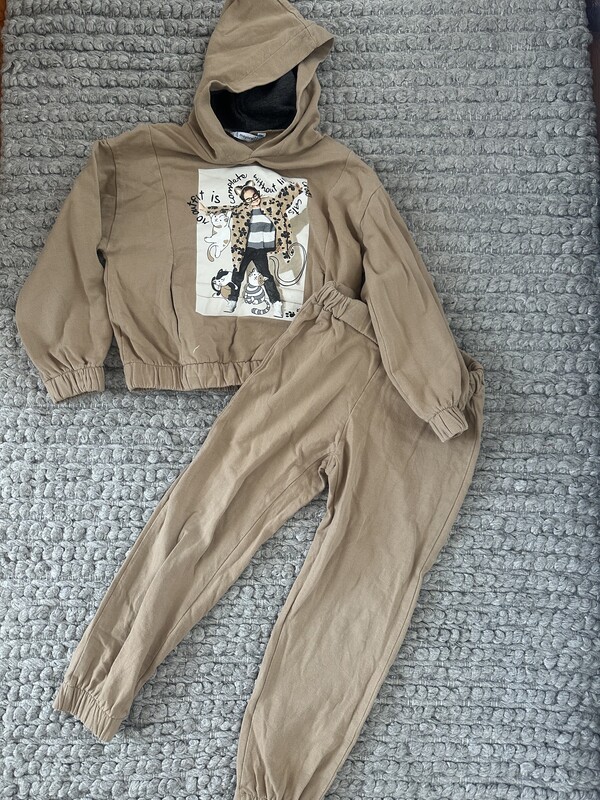 Elbląg Dresiki dla dziewczynki od 1 do 5latek. Bardzo dobre firmy Newbie, Kids Love, Zara... Dresiki są używane