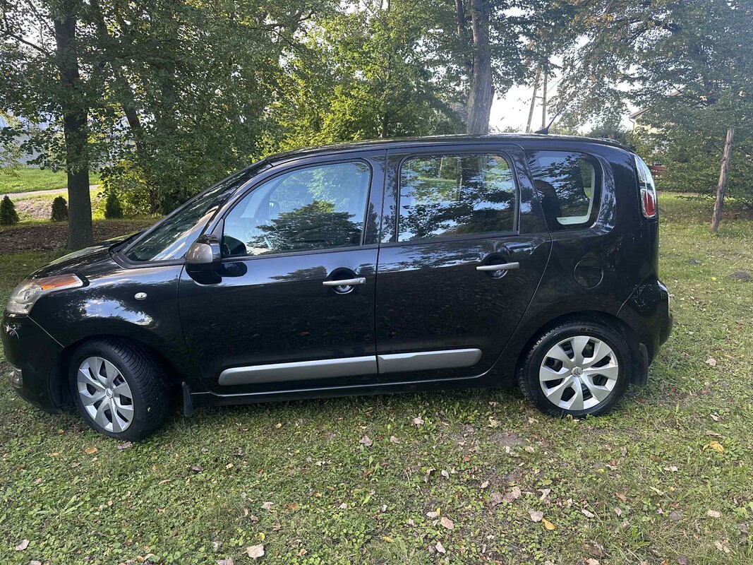 Elbląg SPRZEDAM 7500 PLN
Na sprzedaż Citroën C3 Picasso z 2009 roku, wyposażony w oszczędny silnik diesla.