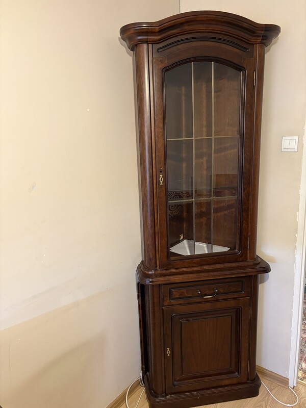 Elbląg Zestaw mebli drewnianych Aron marki Swarzędz S. A. (Olcha/orzech)
W skład zestawu wchodzą:
Witryna