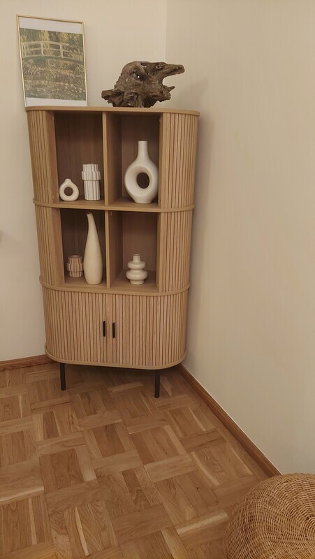 Elbląg Kwietnik retro
Krzesla
Szafka retro oszklona
Fotel unikalny
Lustro z OKIENNICAMI
Stolik
Komoda