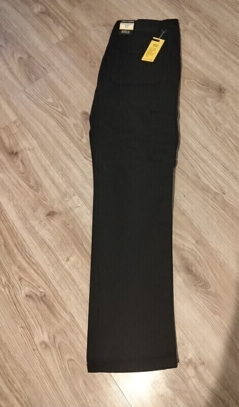 Elbląg Kurtka skórzana, dł. 70cm, obw. 125cm. wzr. 180cm - 171zł. Spodnie Jeans, pas 92cm. dł. 112cm. wzr. 182cm. -