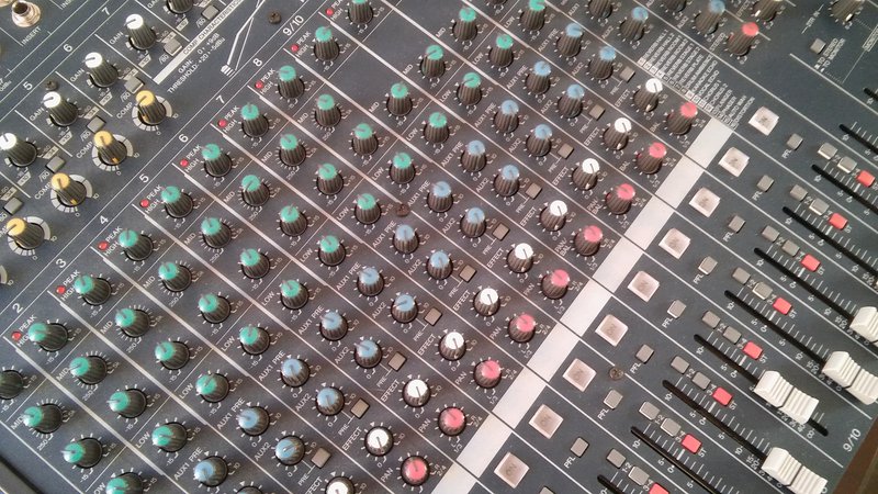 Elbląg DJGramy oferuje:Profesjonalną oprawę muzyczną imprez(nagłośnienie, DJ-a, lasery, światła)Zapewniam dobrej