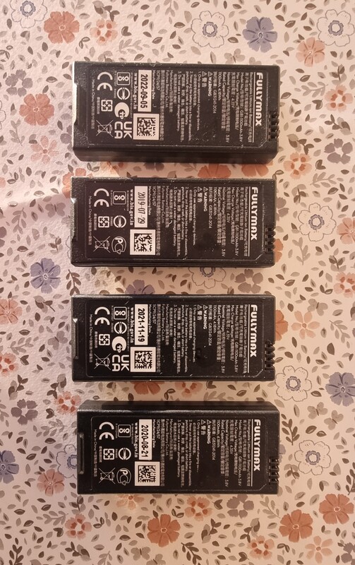 Elbląg Dron DJI Ryze Tello z czteroma oryginalnymi bateriami, Wi-Fi reapeterem Xiaomi (do wydłużenia zasięgu), twardym