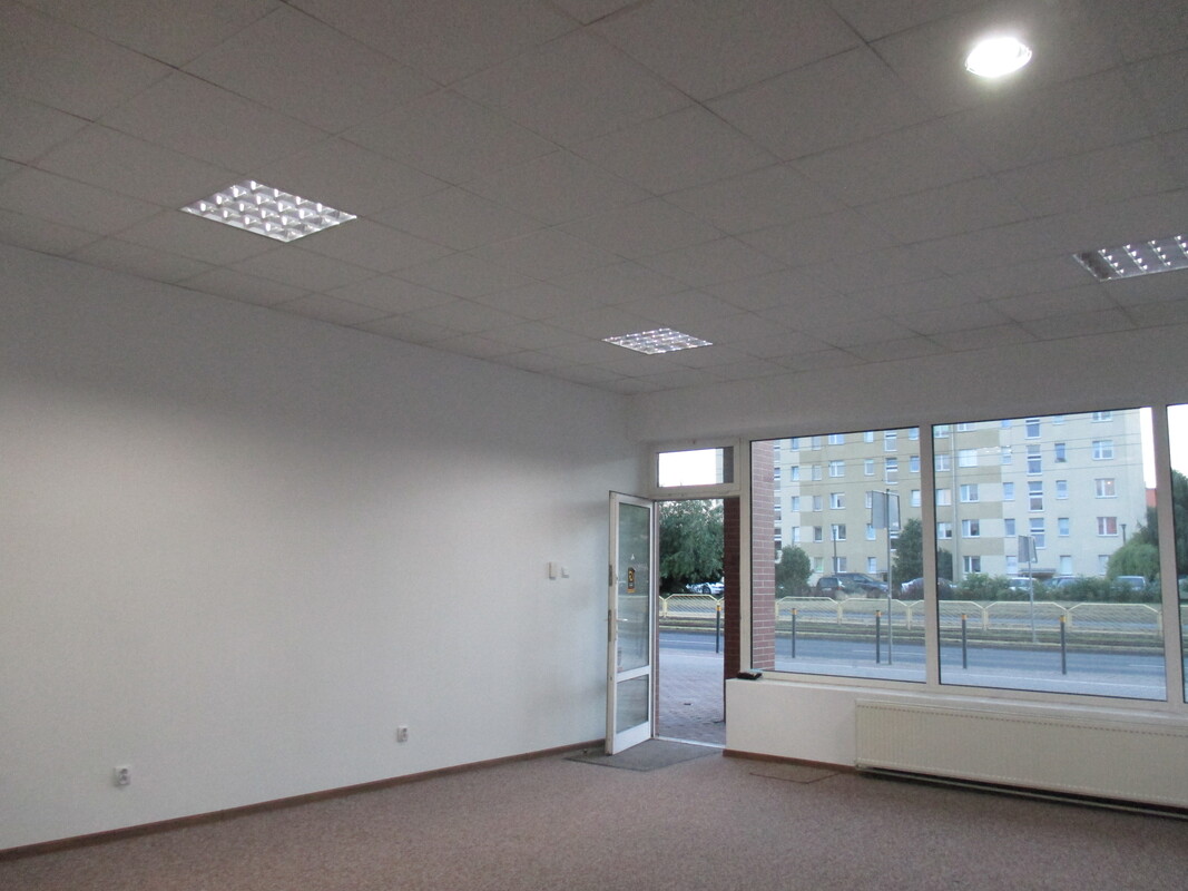 Elbląg Wynajmę LOKAL UŻYTKOWY- POW..65 m2,dwa pomieszczenia, parter. Wejście z chodnika. Bdb.